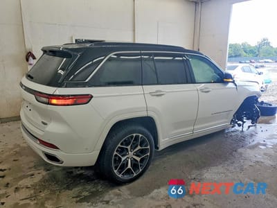 Trzecie zdjęcie samochodu z tyłu: 2024 JEEP GRAND CHEROKEE SUMMIT VIN:1C4RJHEG7R8582038 - miniatura