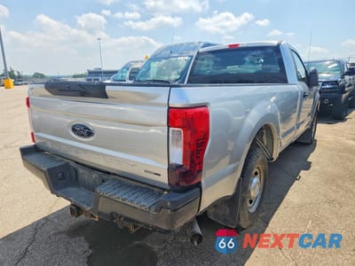 Trzecie zdjęcie samochodu z tyłu: 2019 FORD F250 SUPER DUTY VIN:1FTBF2A60KEG54525 - miniatura