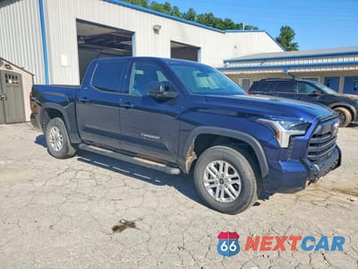 Czwarte zdjęcie samochodu z boku: 2024 TOYOTA TUNDRA SR5 VIN:5TFLA5DB7RX160528 - miniatura
