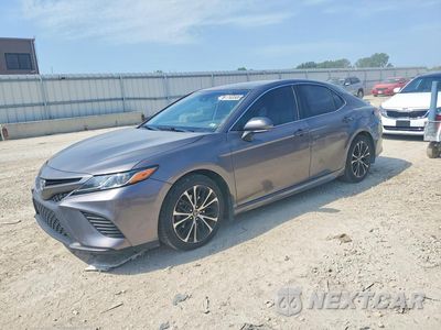2018 TOYOTA CAMRY 4T1B11HK8JU142412 - główne zdjęcie licytacji z USA - miniatura