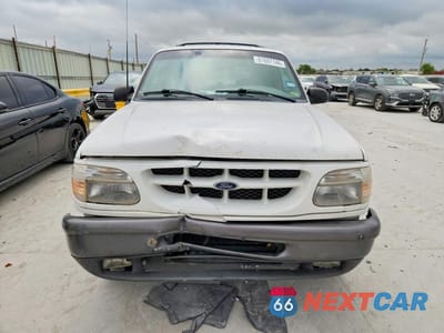 Piąte zdjęcie samochodu w środku: 1998 FORD EXPLORER VIN:1FMYU22E9WUC47199 - miniatura