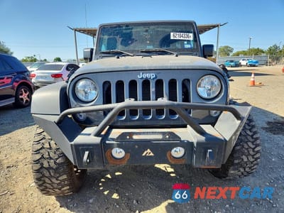 Piąte zdjęcie samochodu w środku: 2016 JEEP WRANGLER UNLIMITED SPORT VIN:1C4BJWDG8GL318909 - miniatura