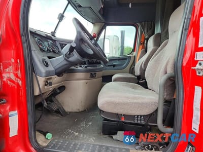 Zdjęcie 7 z 13 samochodu: 2018 FREIGHTLINER CASCADIA 125 SEMI TRUCK VIN:1FUJGLDR4JLJK5053 - miniatura