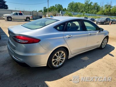Trzecie zdjęcie samochodu z tyłu: 2019 FORD FUSION SE VIN:3FA6P0LU3KR103023 - miniatura