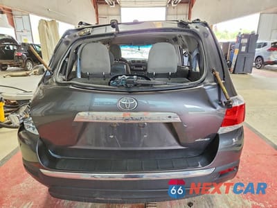 Zdjęcie 6 z 14 samochodu: 2012 TOYOTA HIGHLANDER BASE VIN:5TDBK3EH6CS149954 - miniatura