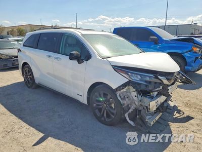 Czwarte zdjęcie samochodu z boku: 2021 TOYOTA SIENNA XSE VIN:5TDDRKEC7MS053061 - miniatura