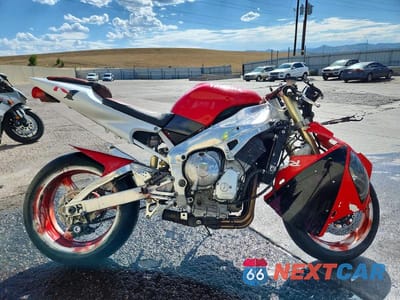 1999 YAMAHA YZFR1 JYARN02E8XA001642 - główne zdjęcie licytacji z USA - miniatura