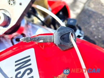 Zdjęcie 8 z 10 samochodu: 1999 YAMAHA YZFR1 VIN:JYARN02E8XA001642 - miniatura