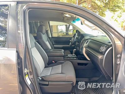 Piąte zdjęcie samochodu w środku: 2016 TOYOTA TUNDRA CREWMAX SR5 VIN:5TFEM5F10GX102441 - miniatura