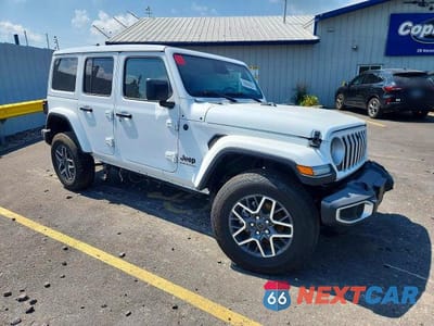 Czwarte zdjęcie samochodu z boku: 2025 JEEP WRANGLER SAHARA VIN:1C4PJXEN4SW609939 - miniatura