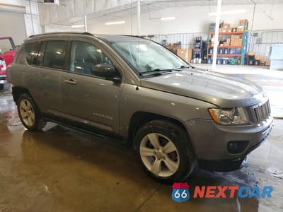Czwarte zdjęcie samochodu z boku: 2011 JEEP COMPASS SPORT VIN:1J4NF1FBXBD240164 - miniatura