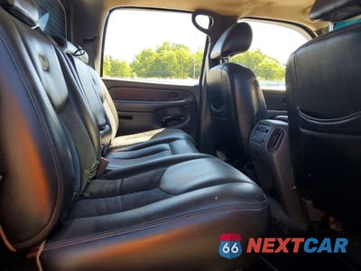 Zdjęcie 10 z 12 samochodu: 2004 CHEVROLET AVALANCHE K2500 VIN:3GNGK22G84G260072 - miniatura