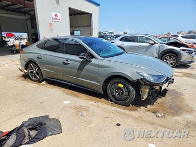 Czwarte zdjęcie samochodu z boku: 2021 HYUNDAI SONATA SEL PLUS VIN:5NPEJ4J2XMH087232 - miniatura