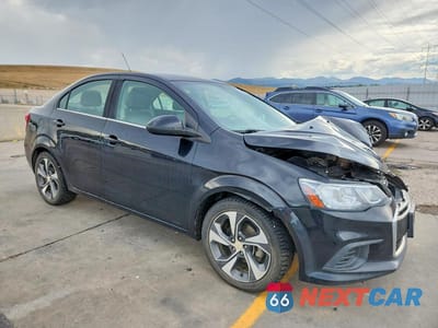 Czwarte zdjęcie samochodu z boku: 2020 CHEVROLET SONIC PREMIER VIN:1G1JF5SB7L4113092 - miniatura