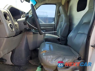 Zdjęcie 7 z 13 samochodu: 2013 FORD ECONOLINE E350 SUPER DUTY CUTAWAY VAN VIN:1FDWE3FL5DDA02562 - miniatura