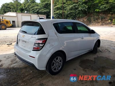 Trzecie zdjęcie samochodu z tyłu: 2019 CHEVROLET SONIC VIN:1G1JG6SB8K4124930 - miniatura