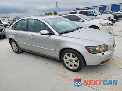 Czwarte zdjęcie samochodu z boku: 2005 VOLVO S40 T5 VIN:YV1MS682952118445 - miniatura