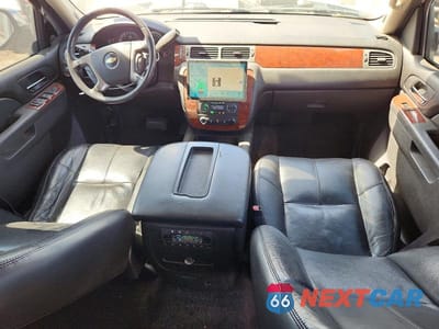 Zdjęcie 8 z 13 samochodu: 2011 CHEVROLET TAHOE C1500 LT VIN:1GNSCBE00BR257010 - miniatura