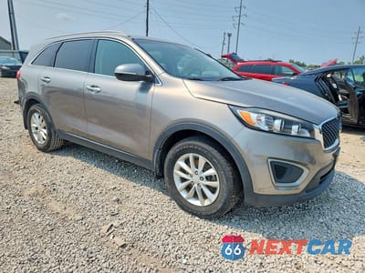 Czwarte zdjęcie samochodu z boku: 2016 KIA SORENTO LX VIN:5XYPG4A31GG101885 - miniatura