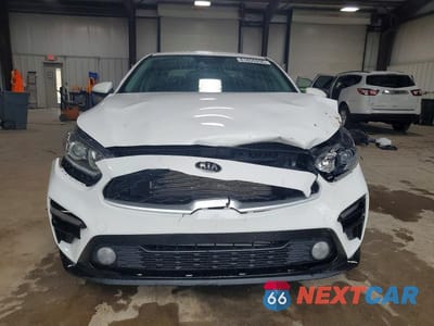 Piąte zdjęcie samochodu w środku: 2019 KIA FORTE LXS VIN:3KPF24AD1KE060618 - miniatura