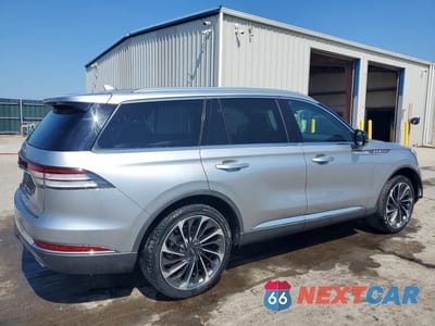 Trzecie zdjęcie samochodu z tyłu: 2020 LINCOLN AVIATOR RESERVE VIN:5LM5J7XC9LGL21129 - miniatura