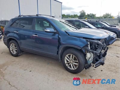 Czwarte zdjęcie samochodu z boku: 2014 KIA SORENTO LX VIN:5XYKT4A64EG510783 - miniatura