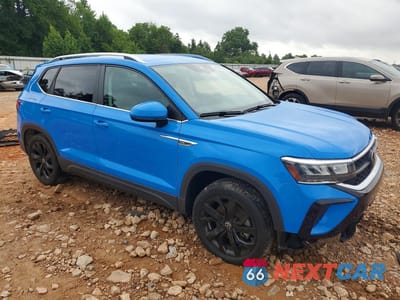 Czwarte zdjęcie samochodu z boku: 2023 VOLKSWAGEN TAOS SE VIN:3VVSX7B27PM327595 - miniatura