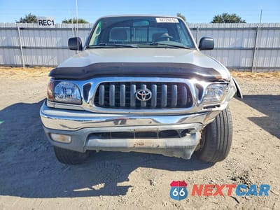 Piąte zdjęcie samochodu w środku: 2001 TOYOTA TACOMA XTRACAB PRERUNNER VIN:5TESN92N61Z819006 - miniatura