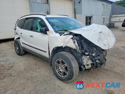Czwarte zdjęcie samochodu z boku: 2012 CHEVROLET TRAVERSE LS VIN:1GNKREED8CJ389631 - miniatura