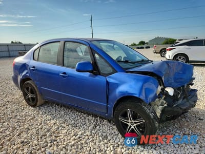 Czwarte zdjęcie samochodu z boku: 2013 SUZUKI SX4 LE VIN:JS2YC5A31D6100861 - miniatura