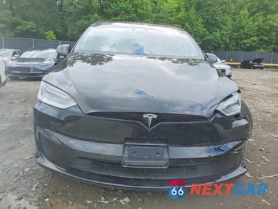 Piąte zdjęcie samochodu w środku: 2023 TESLA MODEL X VIN:7SAXCBE58PF372786 - miniatura