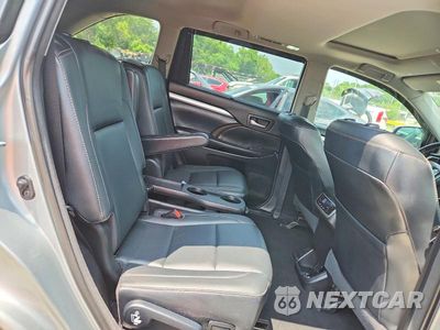 Zdjęcie 11 z 13 samochodu: 2018 TOYOTA HIGHLANDER XLE VIN:5TDJZRFH2JS914440 - miniatura