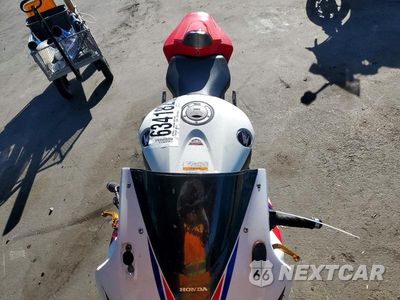 Piąte zdjęcie samochodu w środku: 2015 HONDA CBR1000 RA VIN:JH2SC5989FK600011 - miniatura