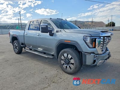 Czwarte zdjęcie samochodu z boku: 2026 GMC SIERRA K2500 DENALI VIN:1GT4URE74TF220095 - miniatura