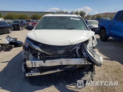 Piąte zdjęcie samochodu w środku: 2021 TOYOTA SIENNA XSE VIN:5TDDRKEC7MS053061 - miniatura