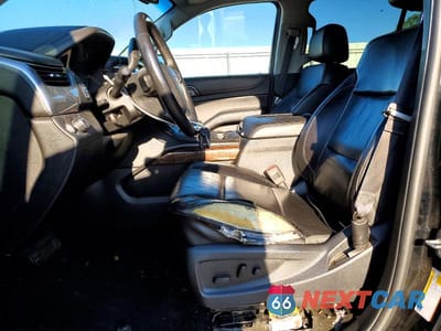 Zdjęcie 7 z 13 samochodu: 2018 CHEVROLET SUBURBAN C1500 LT VIN:1GNSCHKC4JR143804 - miniatura