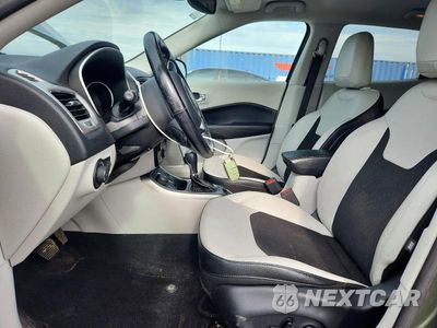 Zdjęcie 7 z 13 samochodu: 2021 JEEP COMPASS LATITUDE VIN:3C4NJDBB6MT529924 - miniatura