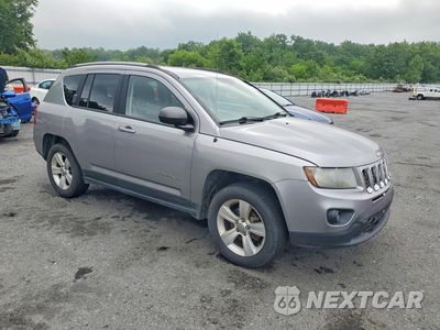 Czwarte zdjęcie samochodu z boku: 2016 JEEP COMPASS SPORT VIN:1C4NJDBB3GD674803 - miniatura