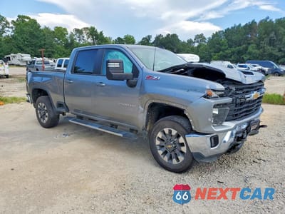 Czwarte zdjęcie samochodu z boku: 2025 CHEVROLET SILVERADO K2500 HEAVY DUTY LT VIN:1GC4KNEY0SF259420 - miniatura