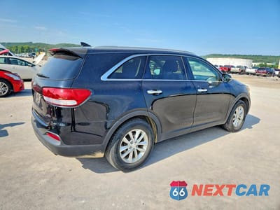 Trzecie zdjęcie samochodu z tyłu: 2016 KIA SORENTO LX V6 VIN:5XYPG4A57GG036641 - miniatura