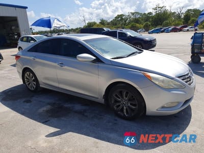 Czwarte zdjęcie samochodu z boku: 2011 HYUNDAI SONATA SE VIN:5NPEC4AC7BH277778 - miniatura