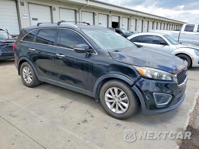 Czwarte zdjęcie samochodu z boku: 2016 KIA SORENTO LX V6 VIN:5XYPG4A52GG113822 - miniatura