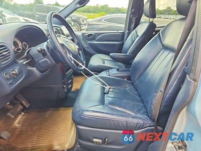 Zdjęcie 7 z 13 samochodu: 2001 CHRYSLER TOWN & COUNTRY LXI VIN:2C8GP54L11R236755 - miniatura
