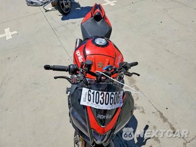 Piąte zdjęcie samochodu w środku: 2019 APRILIA TUONO V4 VIN:ZD4KGU008KS001002 - miniatura