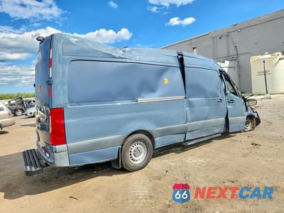 Trzecie zdjęcie samochodu z tyłu: 2019 MERCEDES-BENZ SPRINTER 2500/3500 DELIVERY VAN VIN:WD4PF1CD7KT011845 - miniatura