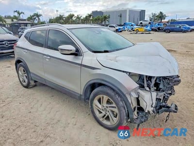 Czwarte zdjęcie samochodu z boku: 2021 NISSAN ROGUE SPORT SV VIN:JN1BJ1BV2MW568907 - miniatura