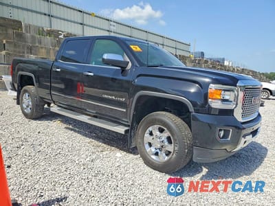 Czwarte zdjęcie samochodu z boku: 2015 GMC SIERRA K3500 DENALI VIN:1GT424E87FF140392 - miniatura