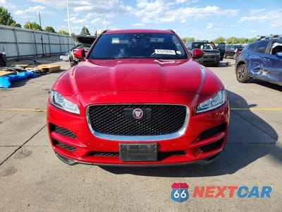 Piąte zdjęcie samochodu w środku: 2019 JAGUAR F-PACE PREMIUM VIN:SADCJ2FX7KA606083 - miniatura