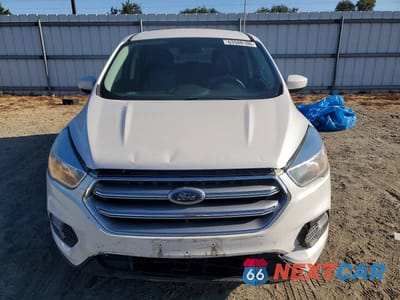 Piąte zdjęcie samochodu w środku: 2017 FORD ESCAPE VIN:1FMCU0GD4HUD12123 - miniatura