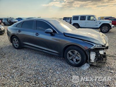 Czwarte zdjęcie samochodu z boku: 2021 KIA K5 LXS VIN:5XXG14J28MG042911 - miniatura